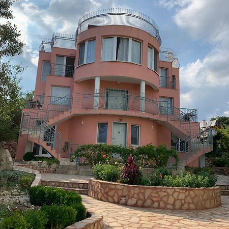 Sunray Guest House, Private Rooms & Apartment With Lovely Sea View Varna Exteriör bild
