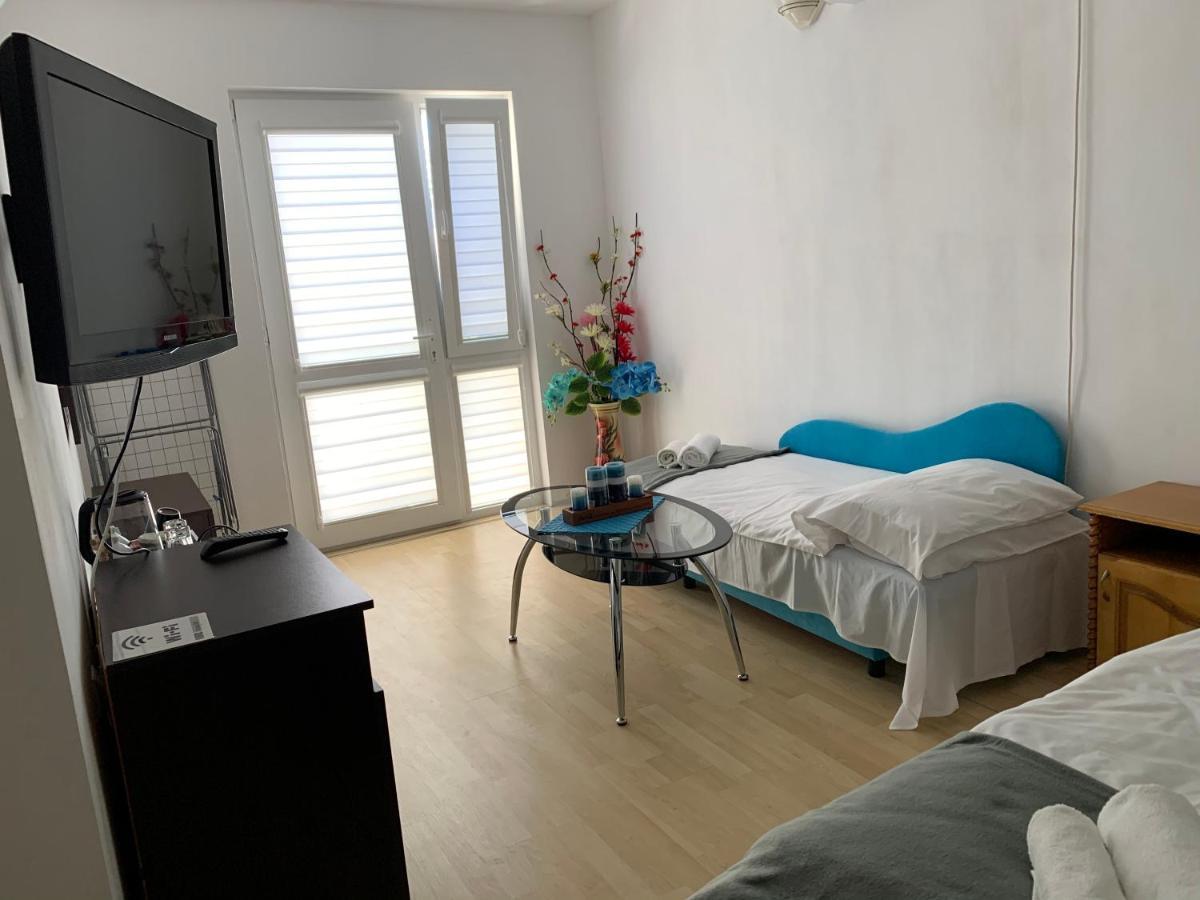 Sunray Guest House, Private Rooms & Apartment With Lovely Sea View Varna Exteriör bild