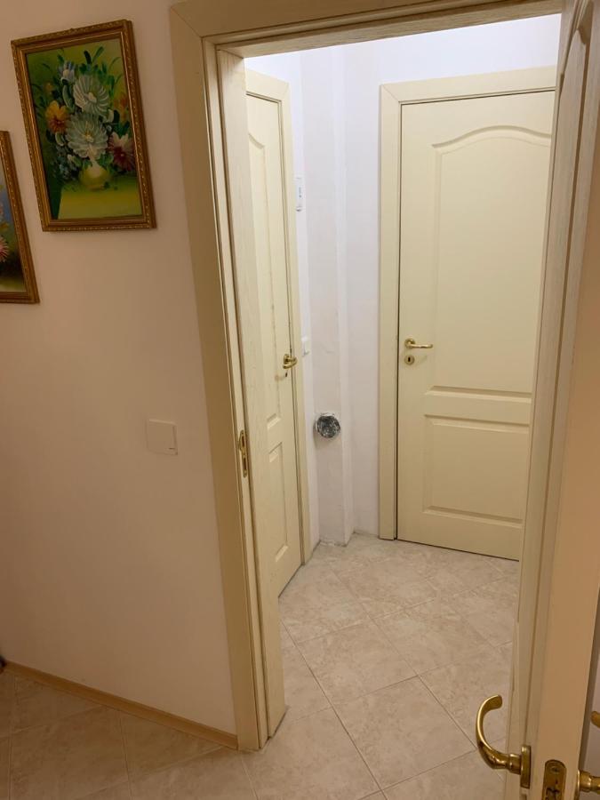 Sunray Guest House, Private Rooms & Apartment With Lovely Sea View Varna Exteriör bild