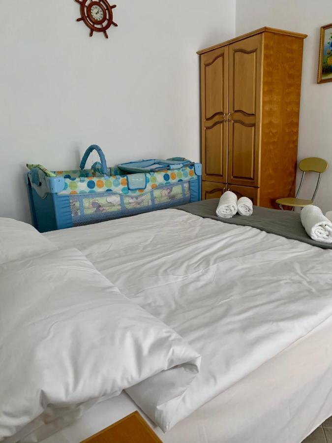 Sunray Guest House, Private Rooms & Apartment With Lovely Sea View Varna Exteriör bild