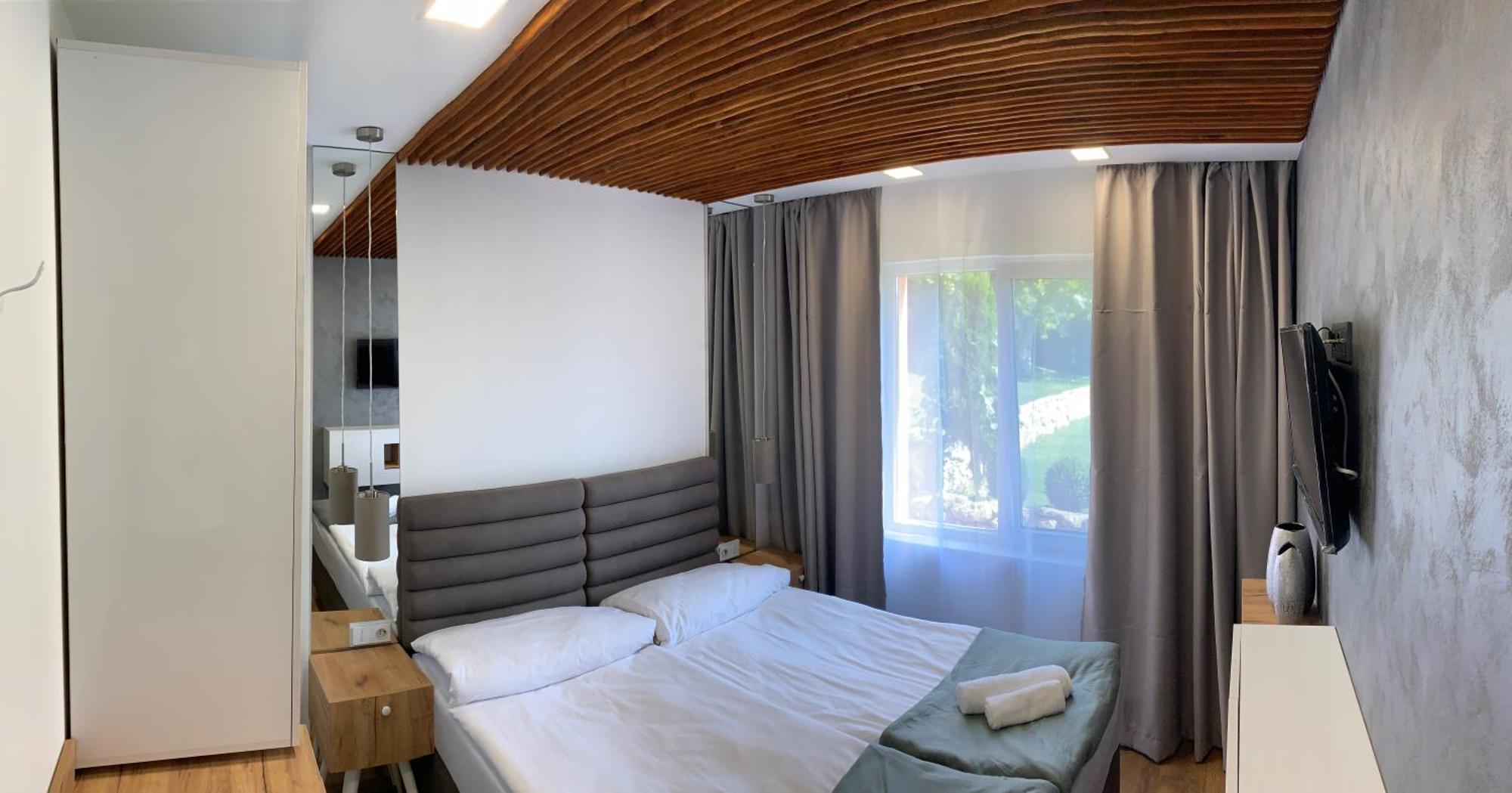 Sunray Guest House, Private Rooms & Apartment With Lovely Sea View Varna Exteriör bild