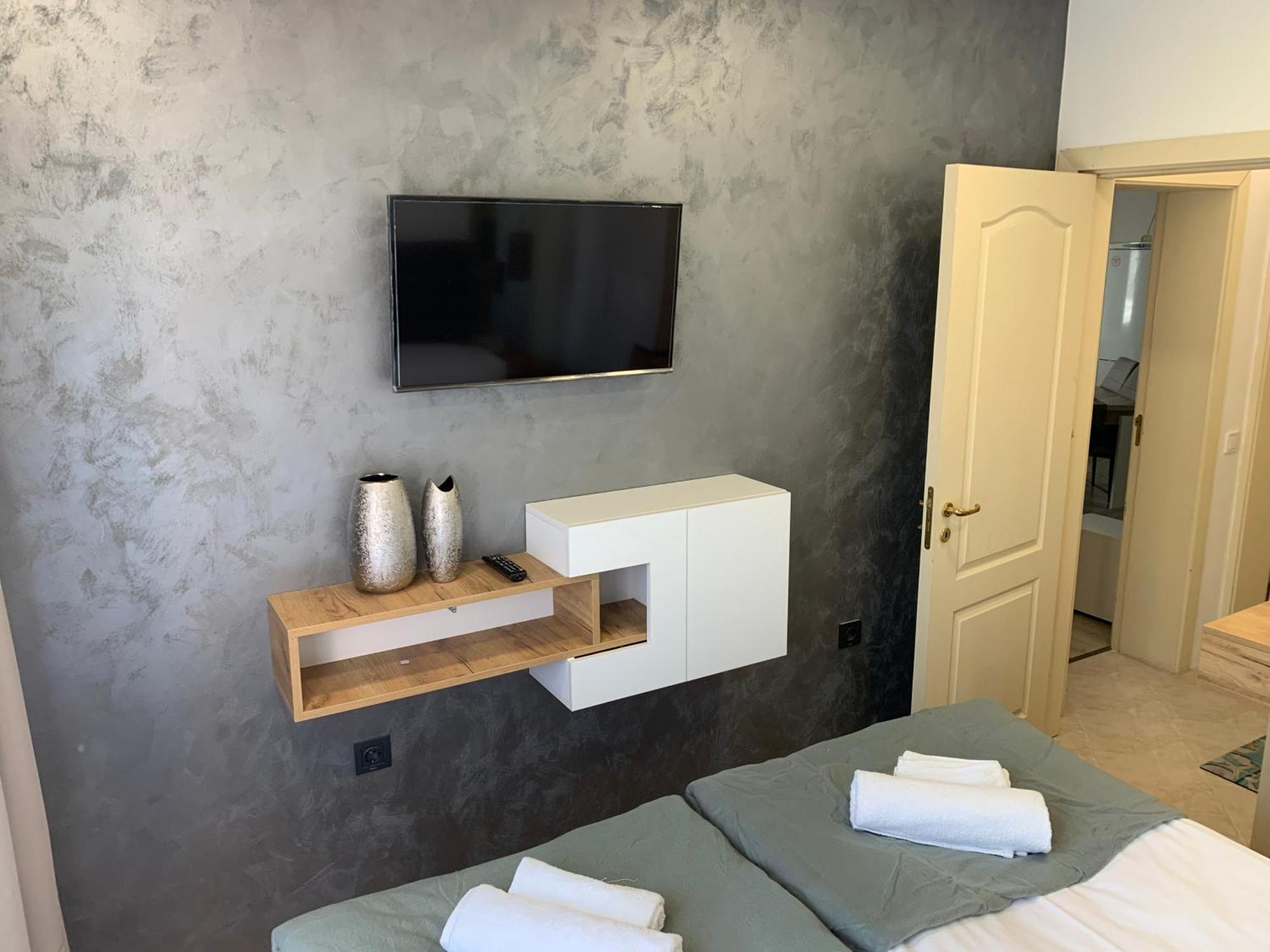 Sunray Guest House, Private Rooms & Apartment With Lovely Sea View Varna Exteriör bild