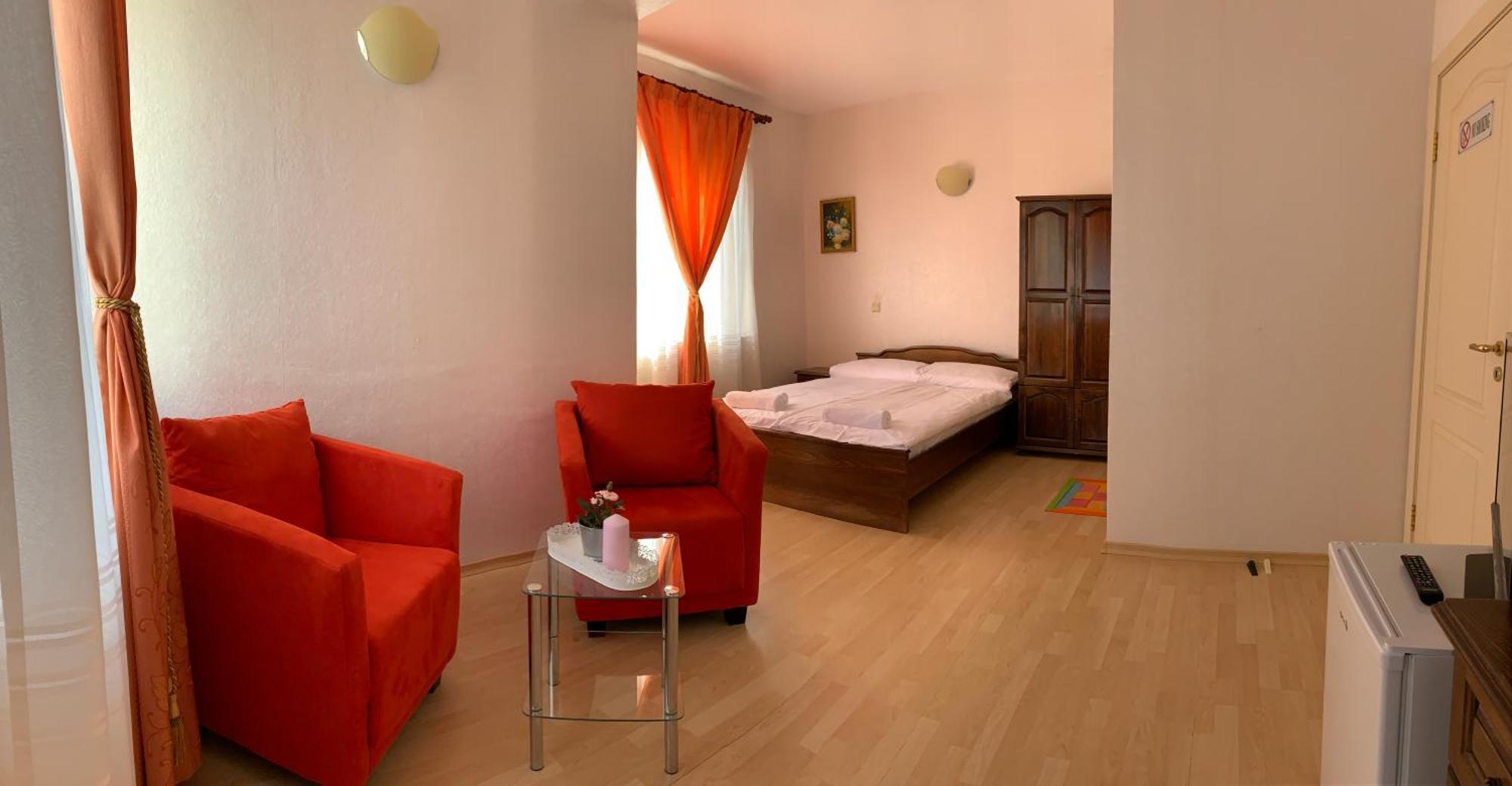 Sunray Guest House, Private Rooms & Apartment With Lovely Sea View Varna Exteriör bild