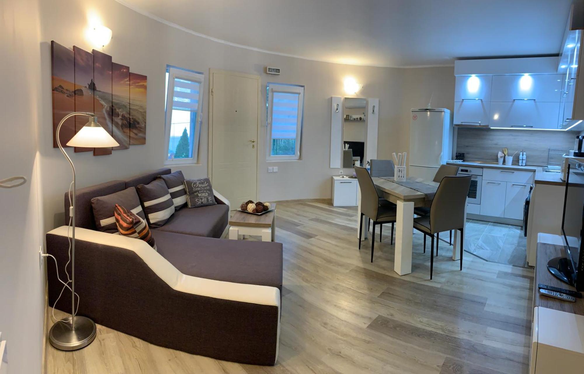 Sunray Guest House, Private Rooms & Apartment With Lovely Sea View Varna Exteriör bild