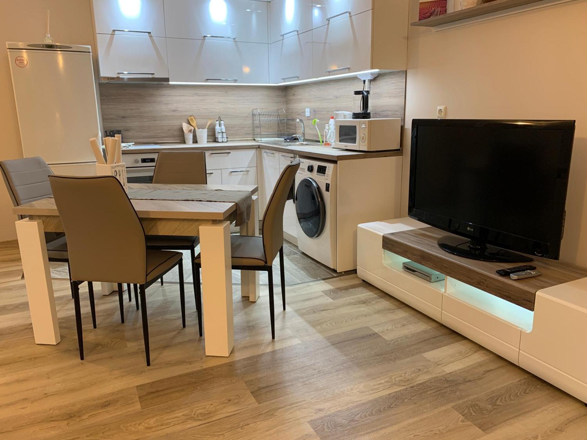 Sunray Guest House, Private Rooms & Apartment With Lovely Sea View Varna Exteriör bild