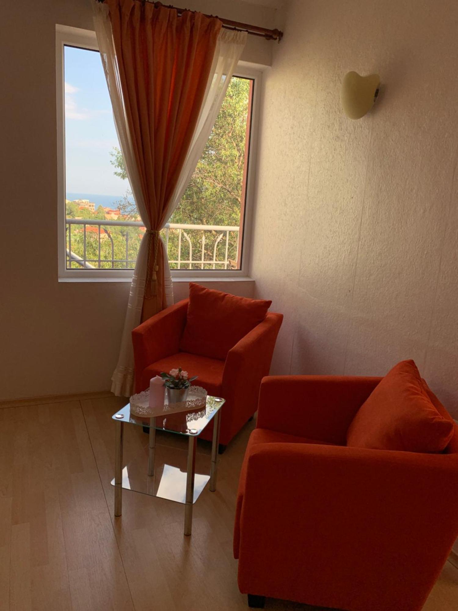 Sunray Guest House, Private Rooms & Apartment With Lovely Sea View Varna Exteriör bild
