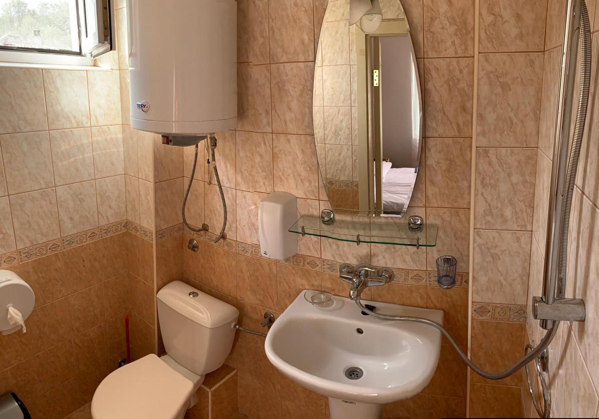 Sunray Guest House, Private Rooms & Apartment With Lovely Sea View Varna Exteriör bild