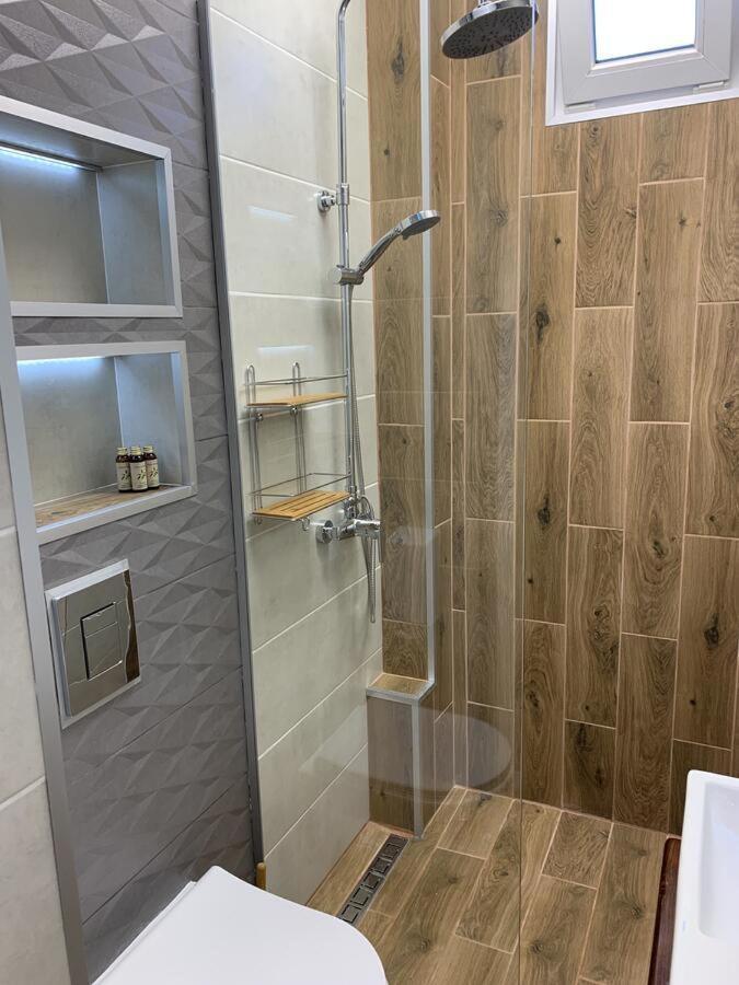 Sunray Guest House, Private Rooms & Apartment With Lovely Sea View Varna Exteriör bild