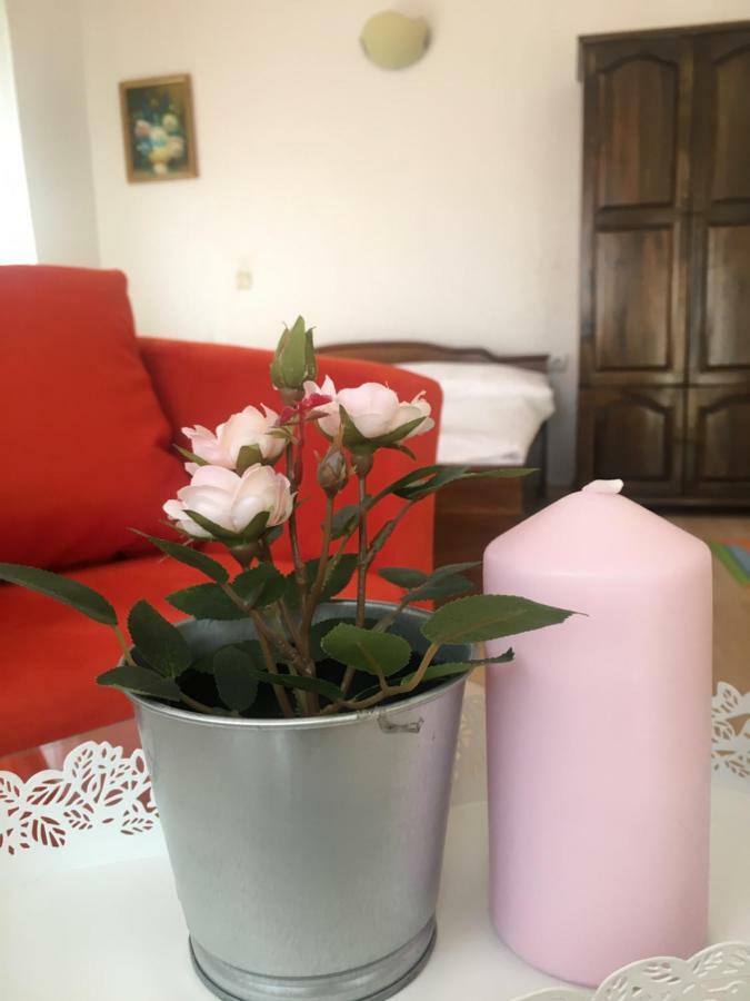 Sunray Guest House, Private Rooms & Apartment With Lovely Sea View Varna Exteriör bild