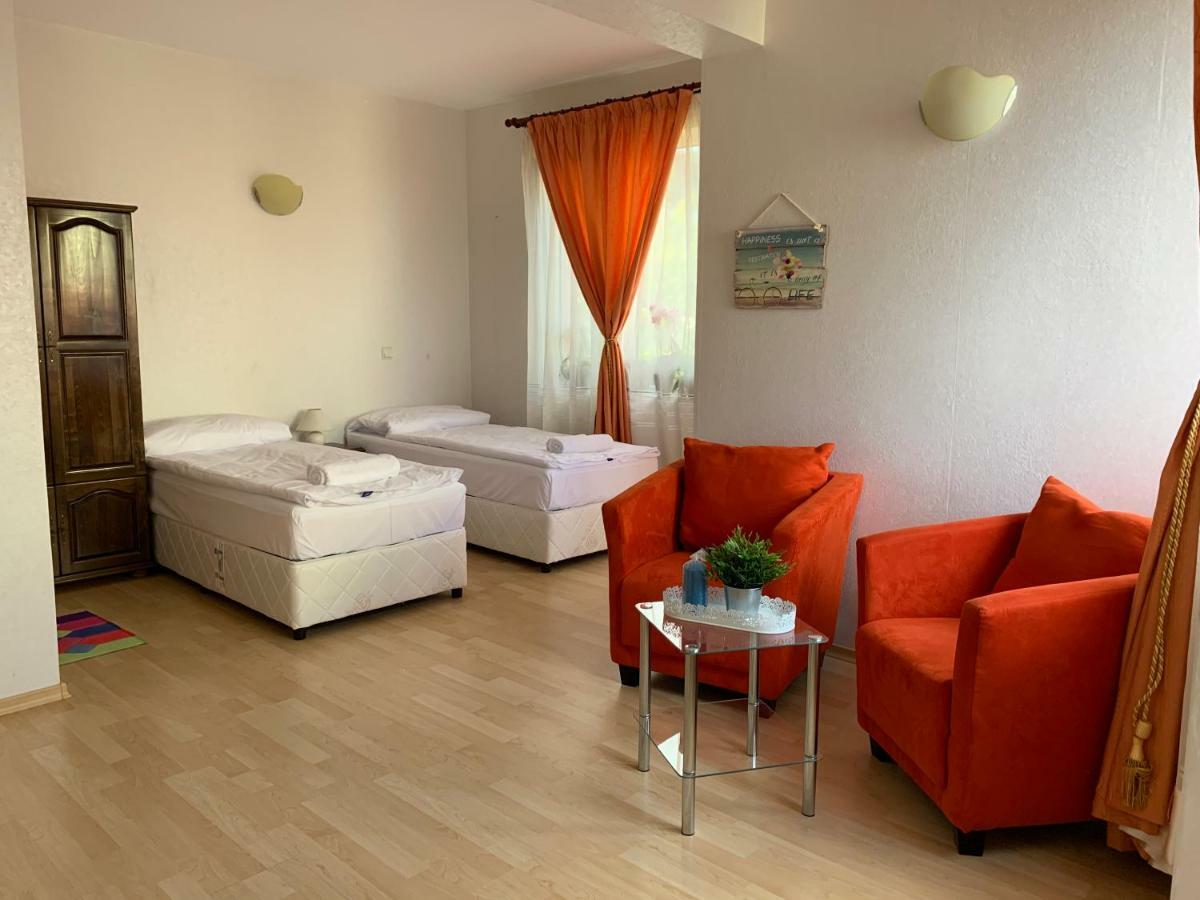 Sunray Guest House, Private Rooms & Apartment With Lovely Sea View Varna Exteriör bild