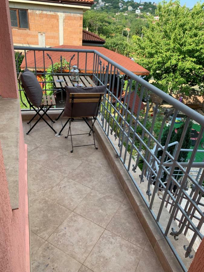 Sunray Guest House, Private Rooms & Apartment With Lovely Sea View Varna Exteriör bild