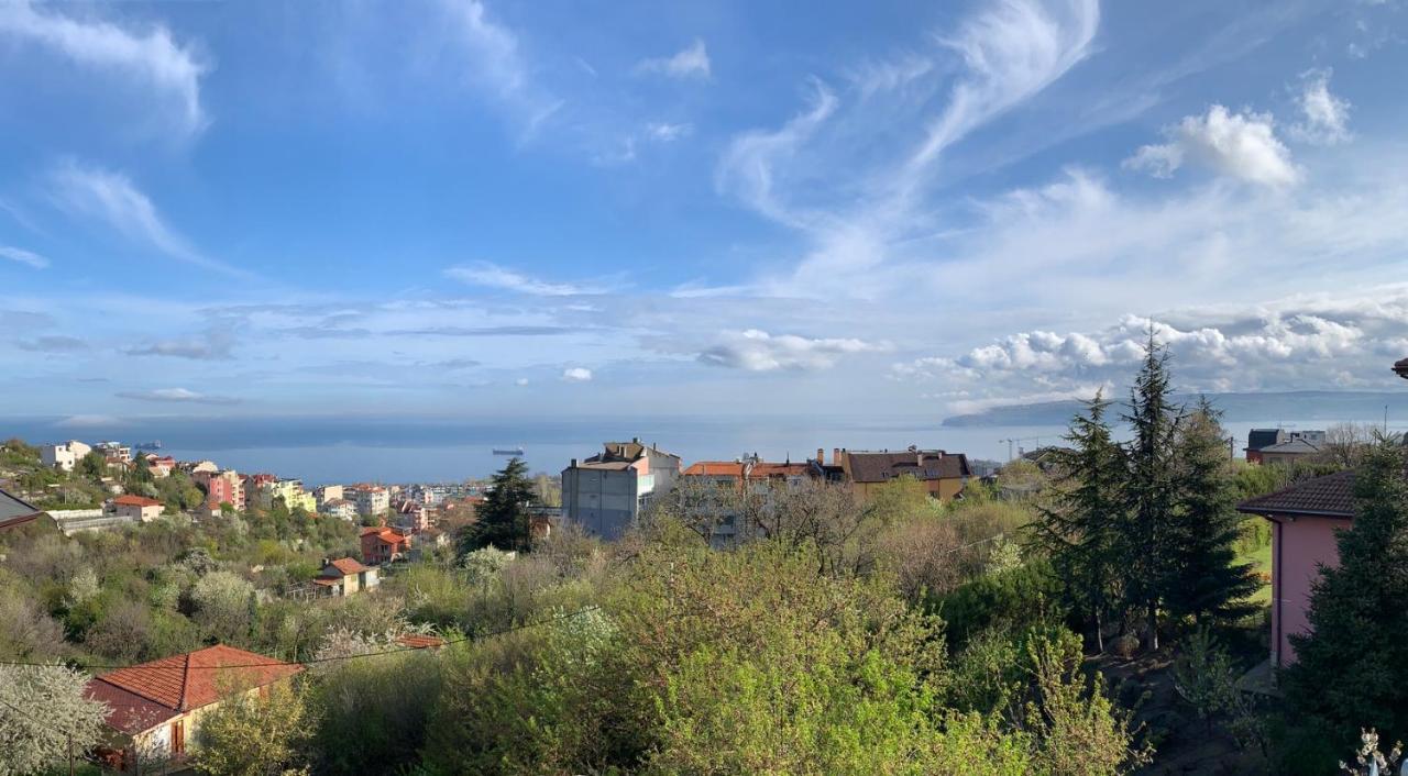 Sunray Guest House, Private Rooms & Apartment With Lovely Sea View Varna Exteriör bild